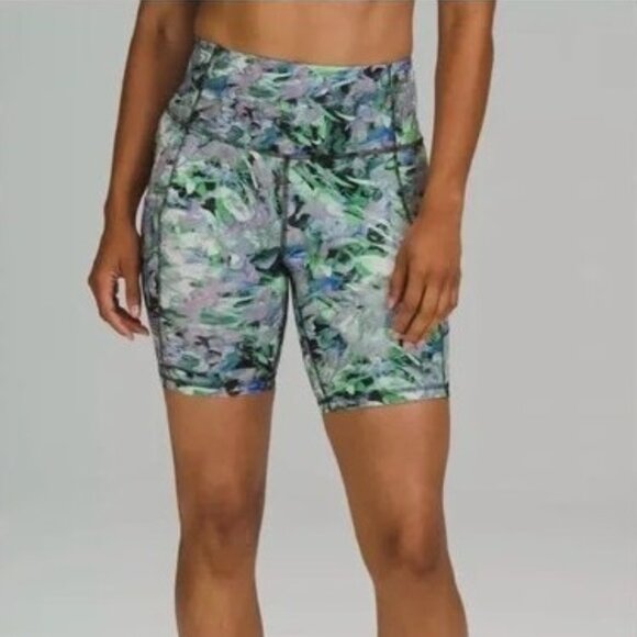 Fast and Free High-Rise Short 8" in Rapid Flourish Multi - Picture 3 of 4